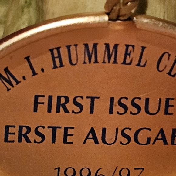 Hummel Club First Issue Plaque with Green and Brown Accents - Picture 8 of 9